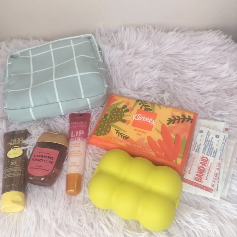 🚗 Car Kit! 💓 Mint Plaid Bag filled with On The Go Essentials! ✨ - Picture 1 of 6